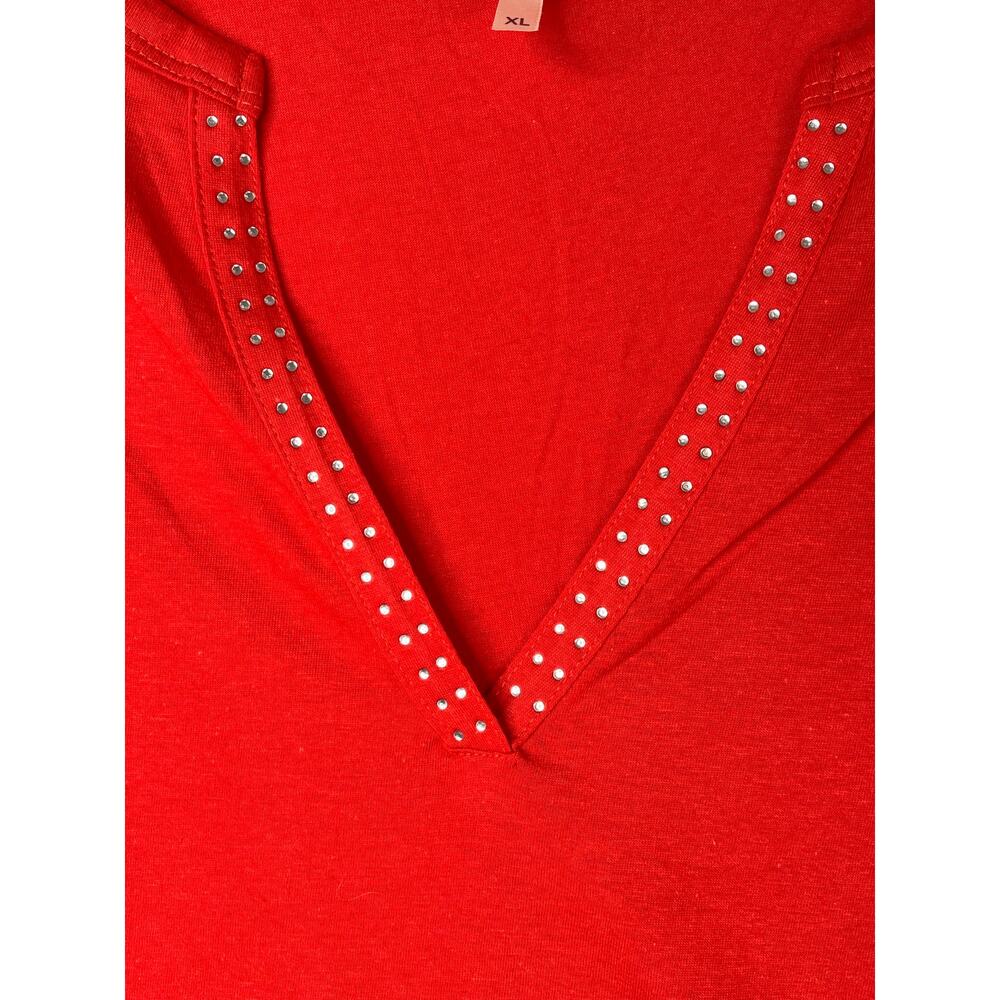 Rue 21 V-neck rhinestone embellished T-shirt in red, size XL juniors, EUC - Picture 4 of 7